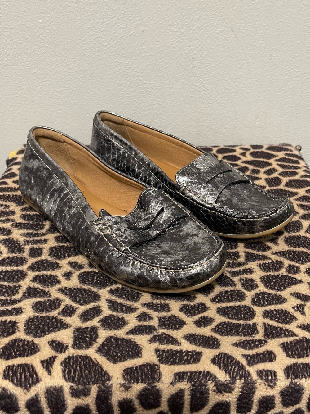 Clarks Artisan Leather Slip On Loafers Silver Black Womens 10W